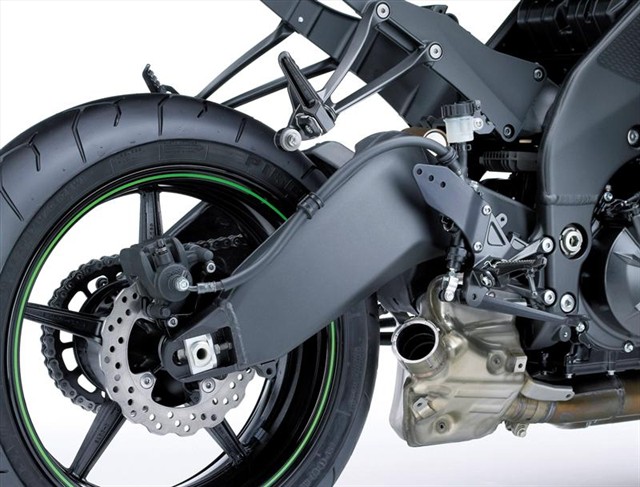 Двухкомпонентный алюминиевый подрамник теперь крепится прямо к верхней поперечине рамы